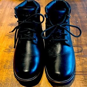 Men’s UGG Waterproof Boots.  Size 7.  Black with Grey Liner